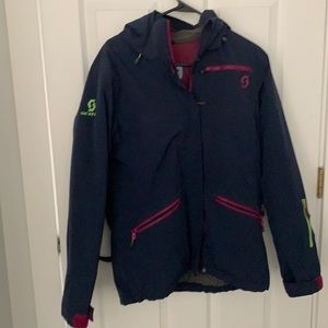 Women’s Scott Ski Jacket, no rips or tears. Powder belt inside. Insulated.